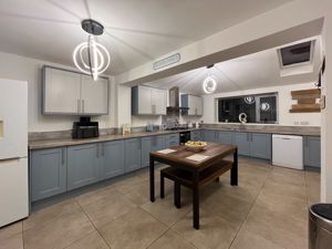 Photo 25- click for photo gallery